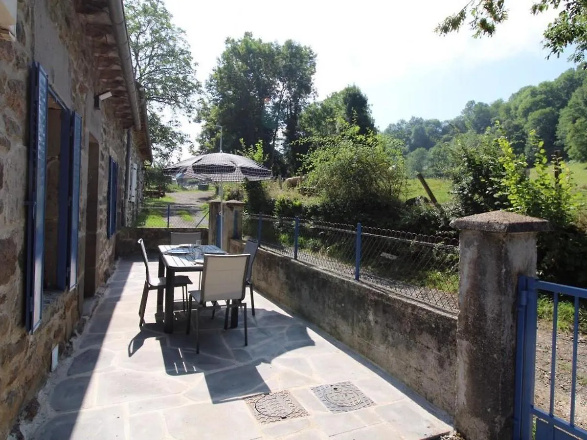 Holiday home Maison De Caractere Renovee Avec Jardin, Proche Puy Mary Et Activites Nature, Auvergne - Fr-1-742-523 Moussages