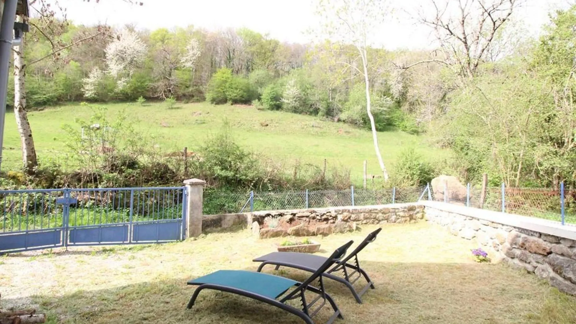 Maison De Caractere Renovee Avec Jardin, Proche Puy Mary Et Activites Nature, Auvergne - Fr-1-742-523 Moussages 0*,  France